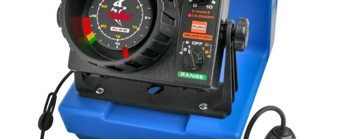 A blue box with a Vexilar FL-8SE Genz Pack with 19 Degree Ice Ducer Flasher Sonar on it.